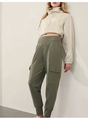 Athleta Venice High Rise Cargo Jogger Small Petite - Moss NWT *NEW*